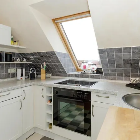 Strandgut Mit Balkon In Ost * Ostseebad Kühlungsborn