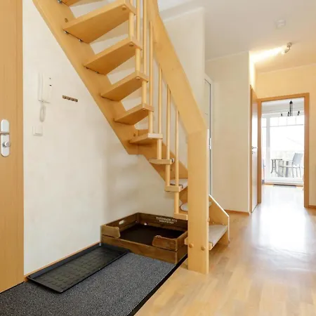 Strandgut Mit Balkon In Ost דירה *