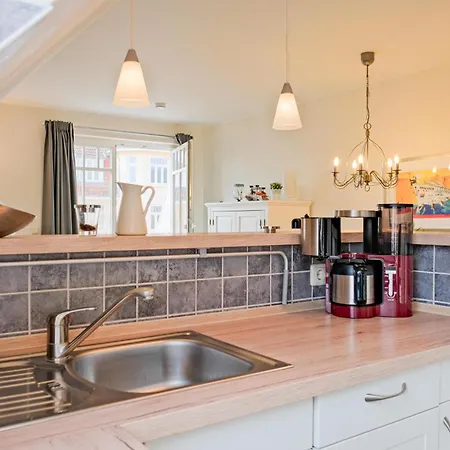 Apartment Strandgut Mit Balkon In Ost